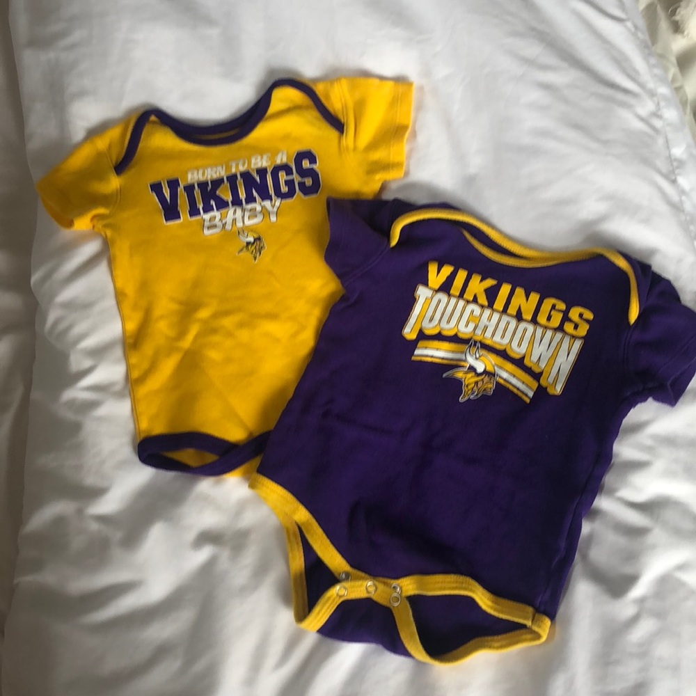 2 NFL  MN Vikings onesies